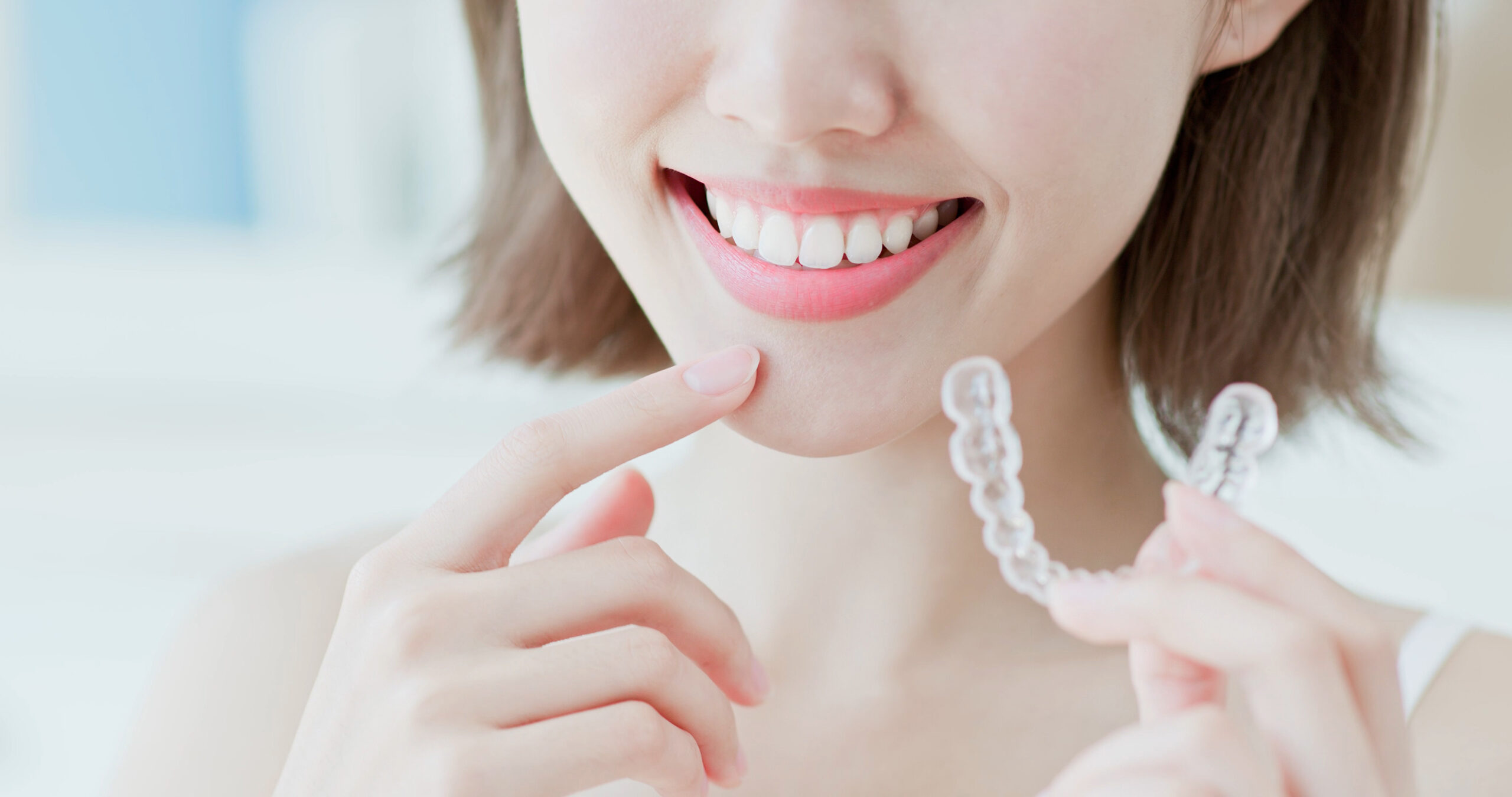 woman take invisible braces