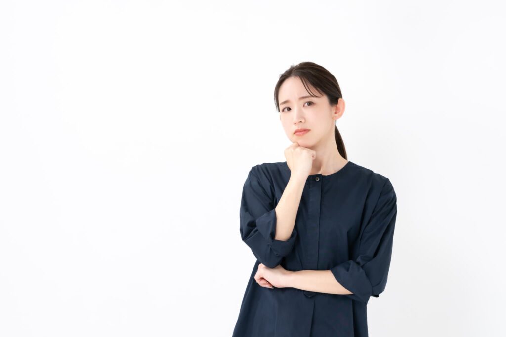 どうして歯周病になるのか疑問を持つ女性